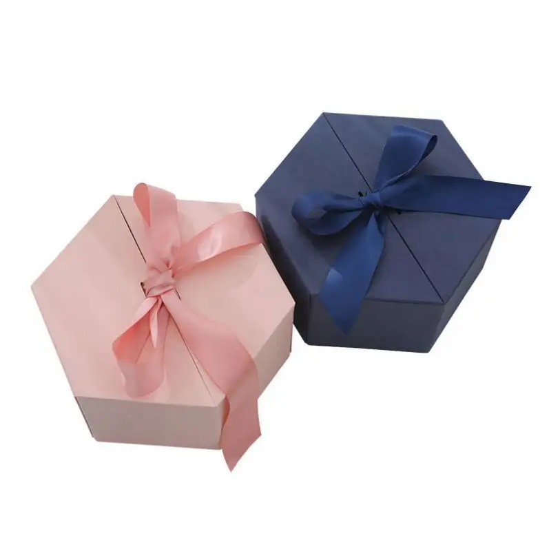 ¡Listo para enviar! Caja de regalo con lazo de gama alta exquisita personalizada, caja de cartón de embalaje de chocolate hexagonal, caja de flores rosas