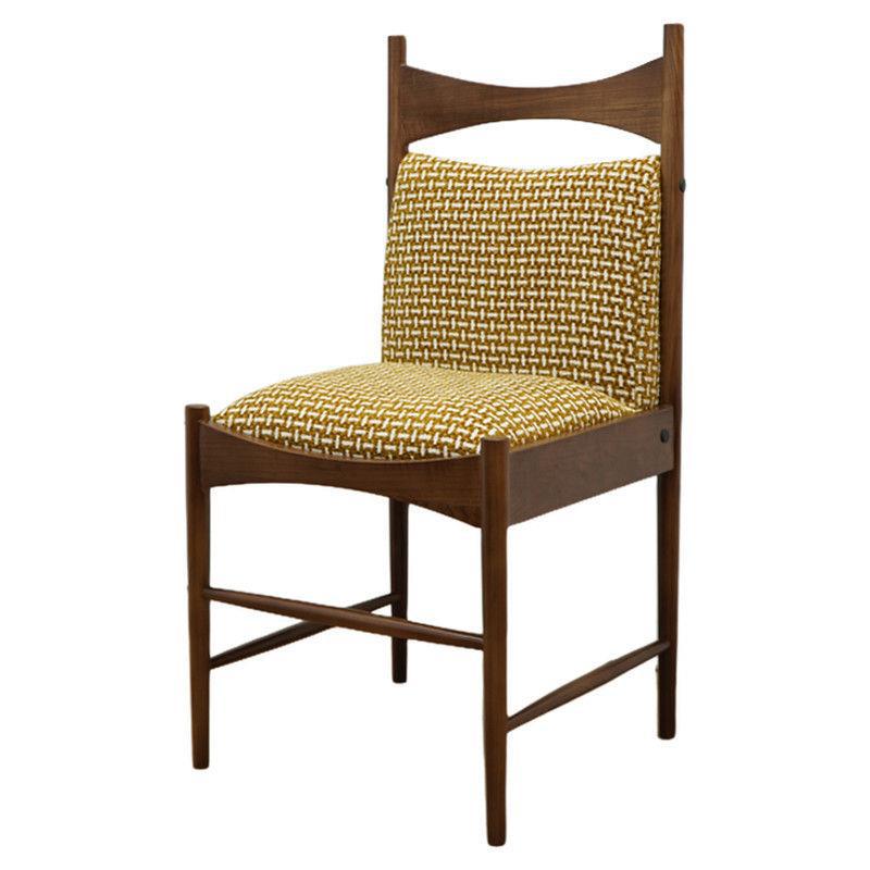 Bois de frêne couleur noyer avec grain croisé jaune gingembre