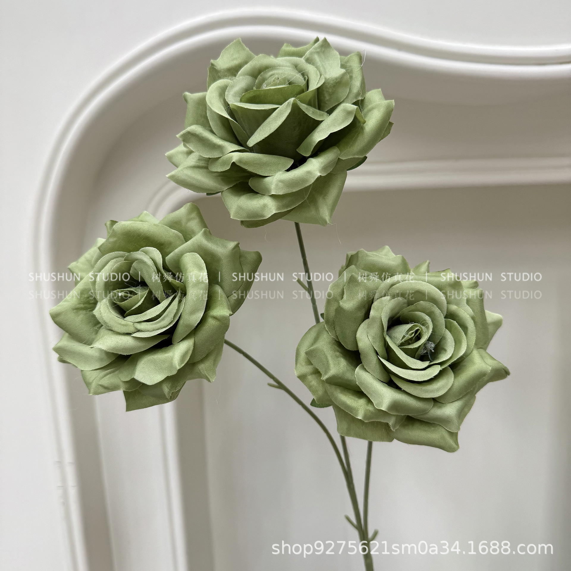 3 diamond roses-dark green