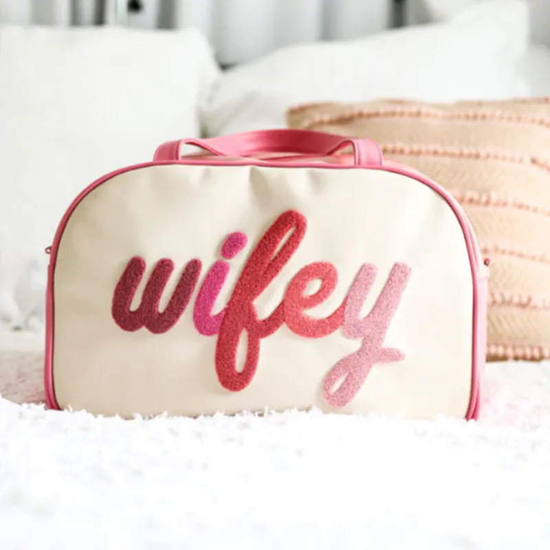 Wholesale Women Gifts Travel Weekender Bags Luggage Large Embroidered Letters Wify PU Pink Duffle Bag