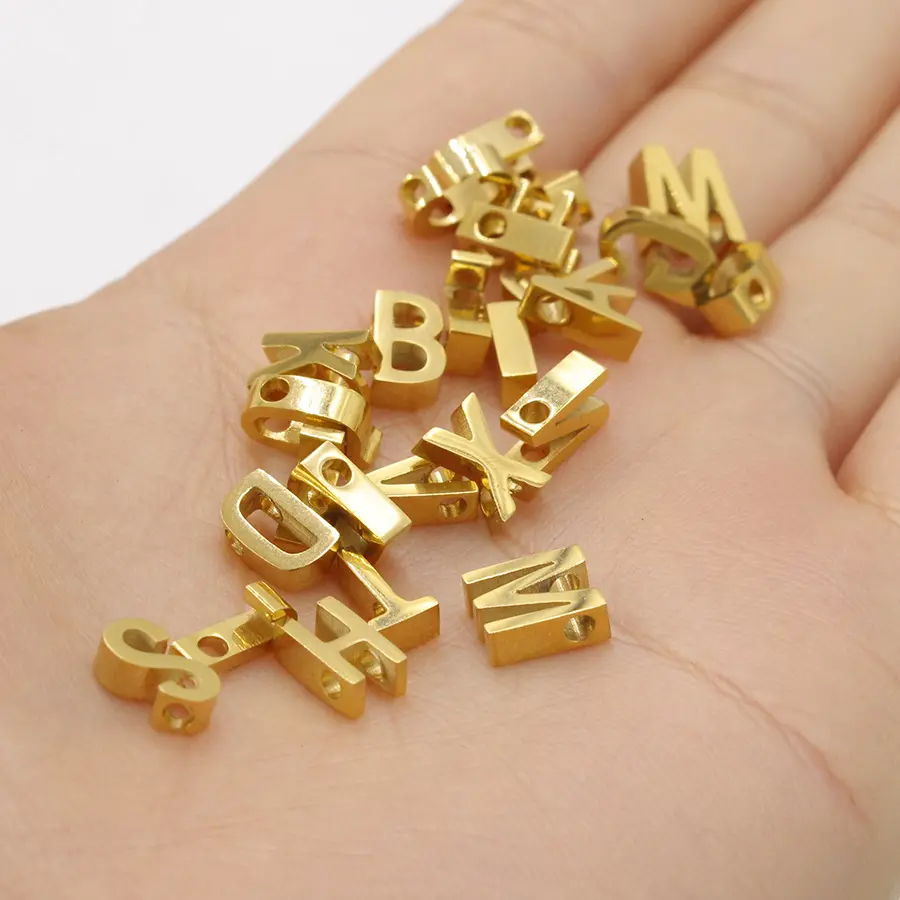 Commercio all'ingrosso 3mm * 8mm perline lettera d'oro fascino metallico argento alfabeto perline fascino perline in acciaio inossidabile per la fabbricazione di gioielli