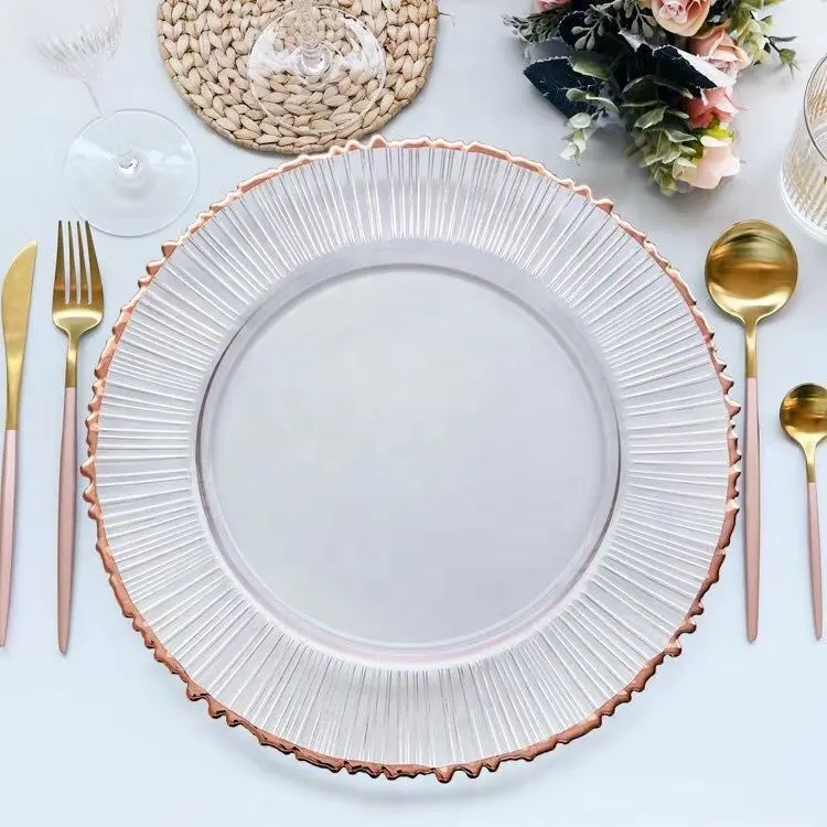 Nouveau design en gros d'assiettes de présentation à bord doré, vaisselle de luxe en verre pour mariage pour restaurant