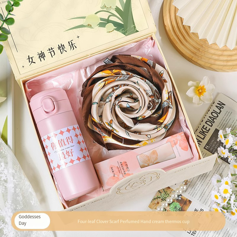 SKU-09 Four-leaf clover scarf + thermos cup + hand cream