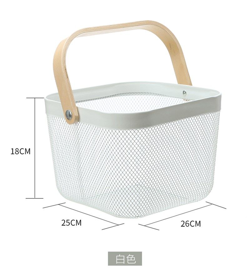 Petit panier à main en fer blanc