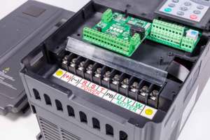 高性能820系列闭环电梯逆变器0.75-710KW电梯交流驱动变频变速器 - Product Image 6