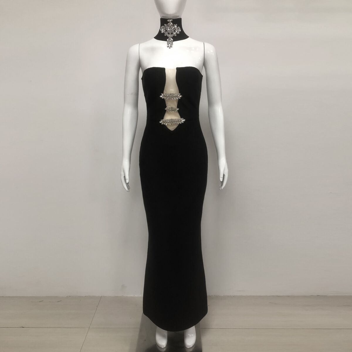 Y10200 - Black