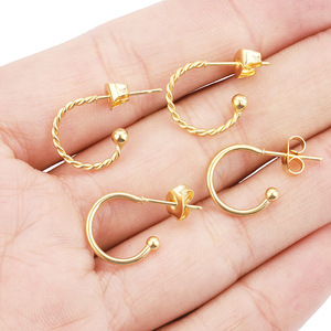 Moda 18k altın hiçbir kararmaz paslanmaz çelik desenli pürüzsüz kaynaklı iğne boncuk büküm c-şekilli küpe takı aksesuarları için - Product Image 5