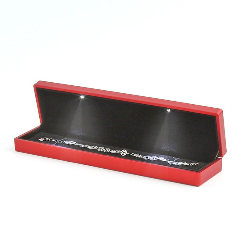 Boîte bracelet longue rouge