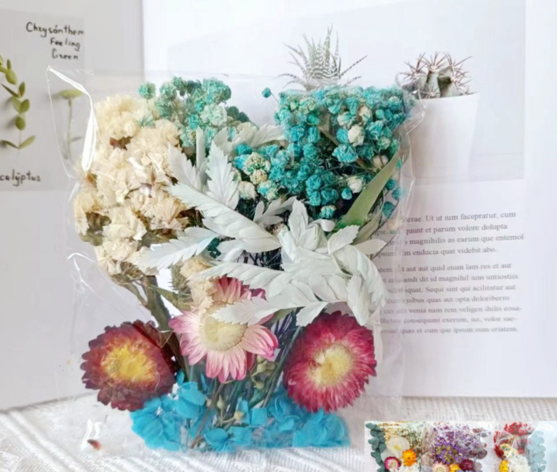 Blue Color Random Dried Flower Material 1 Bag