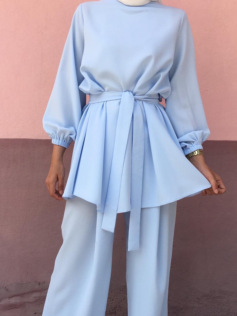 Light blue (without a headscarf