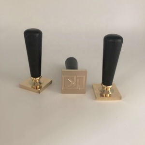 Sản Phẩm Mới Phong Bì Sáp Con Dấu Màu Đen Tay Cầm Bằng Gỗ Tem Với Biểu Tượng Tùy Chỉnh - Product Image 6