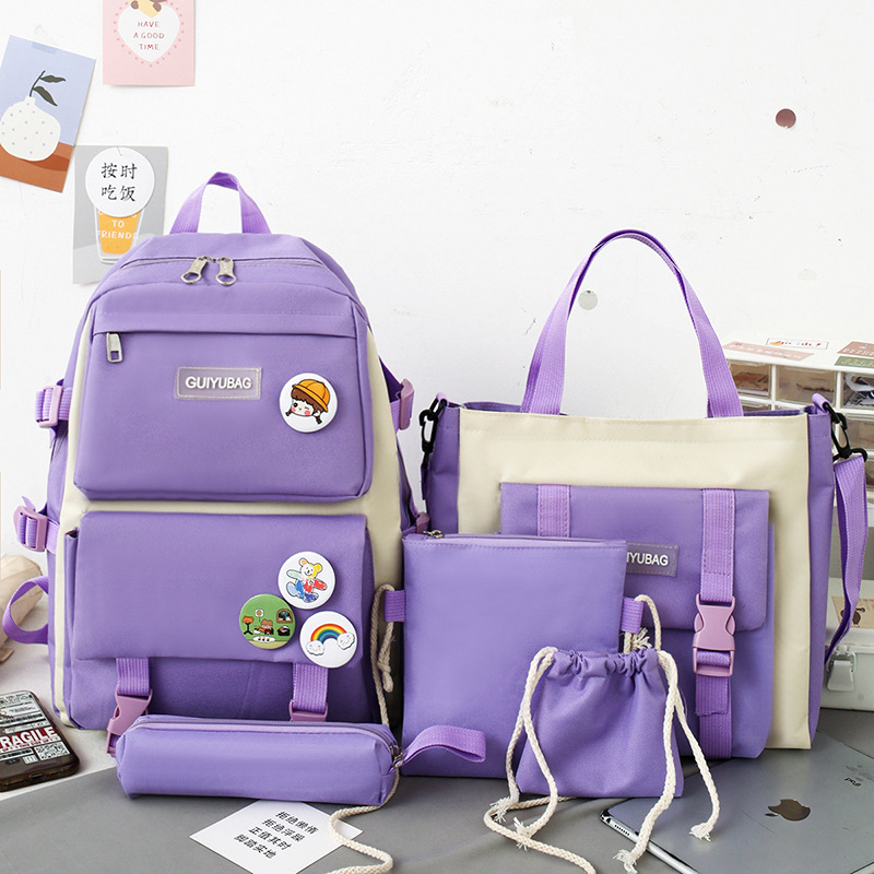 Conjunto violeta de cinco piezas.