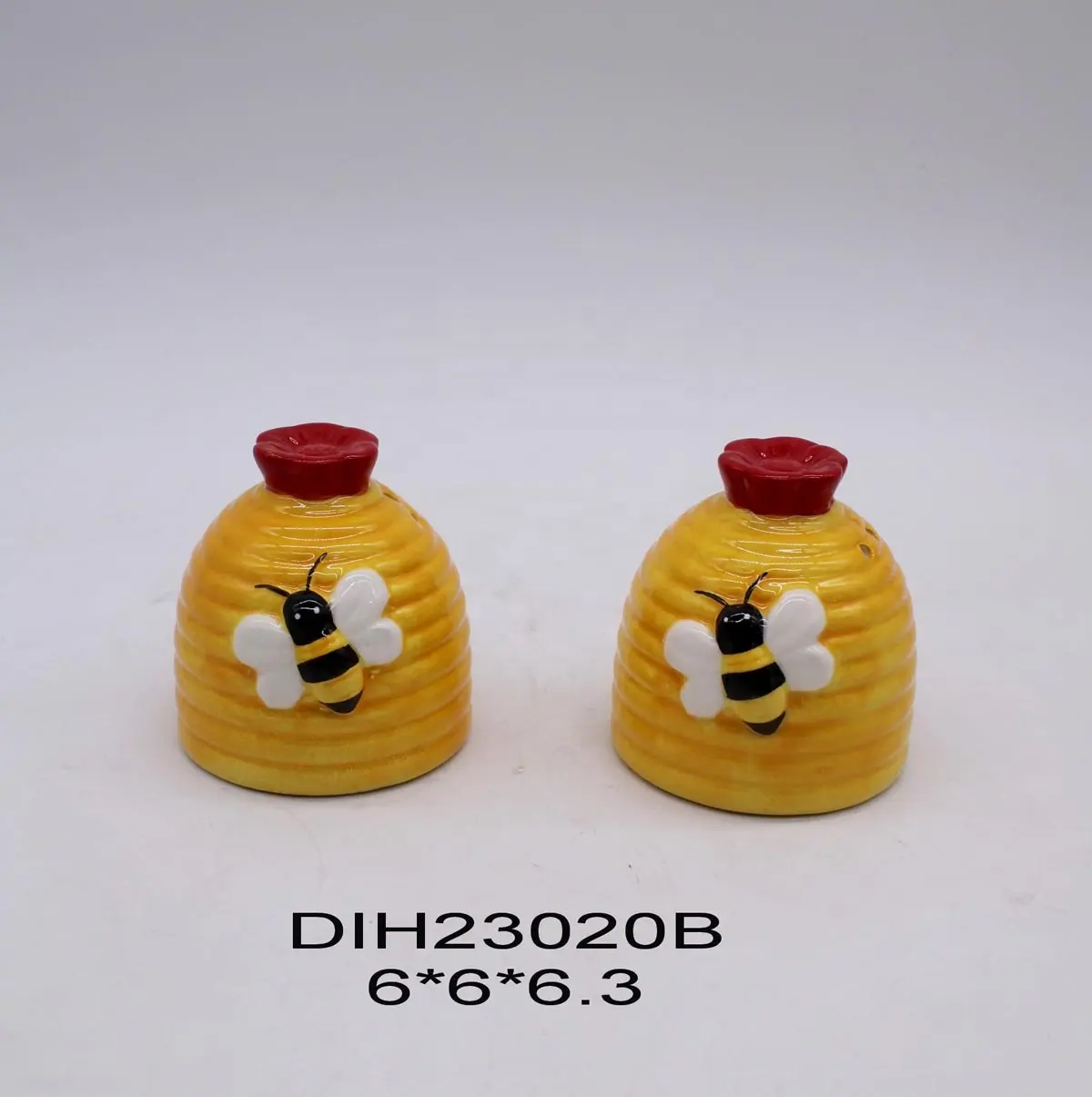 Salero y pimentero de cerámica pintado a mano con decoración de abeja