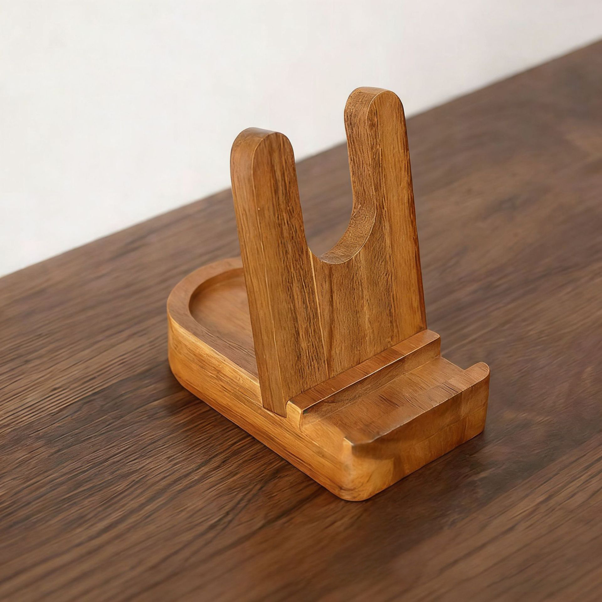 Phone stand (15.5*9*3cm)
