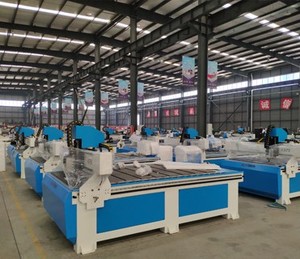 Venta caliente SUDA 4*8 pies enrutador CNC máquina de carpintería para la fabricación de puertas de muebles de madera de aluminio - Product Image 2