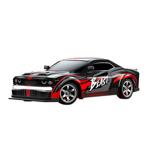 ハードコアドリフト用のリモートコントロール4WD高速レーシングカー。