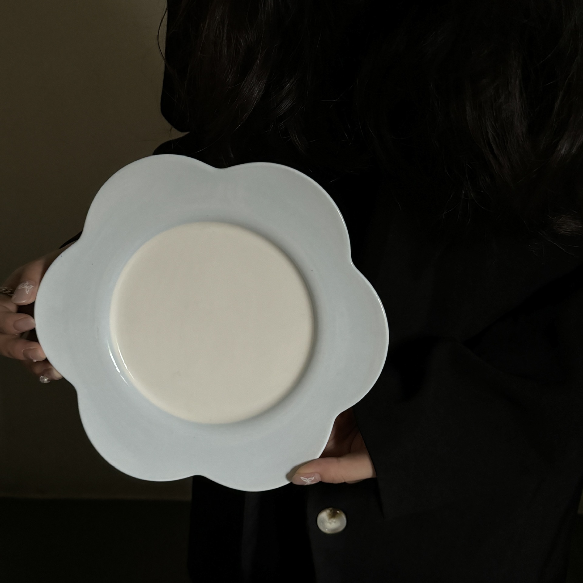 Light blue petal plate