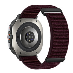 Bracelet couleur prune avec boucle noire uniquement.