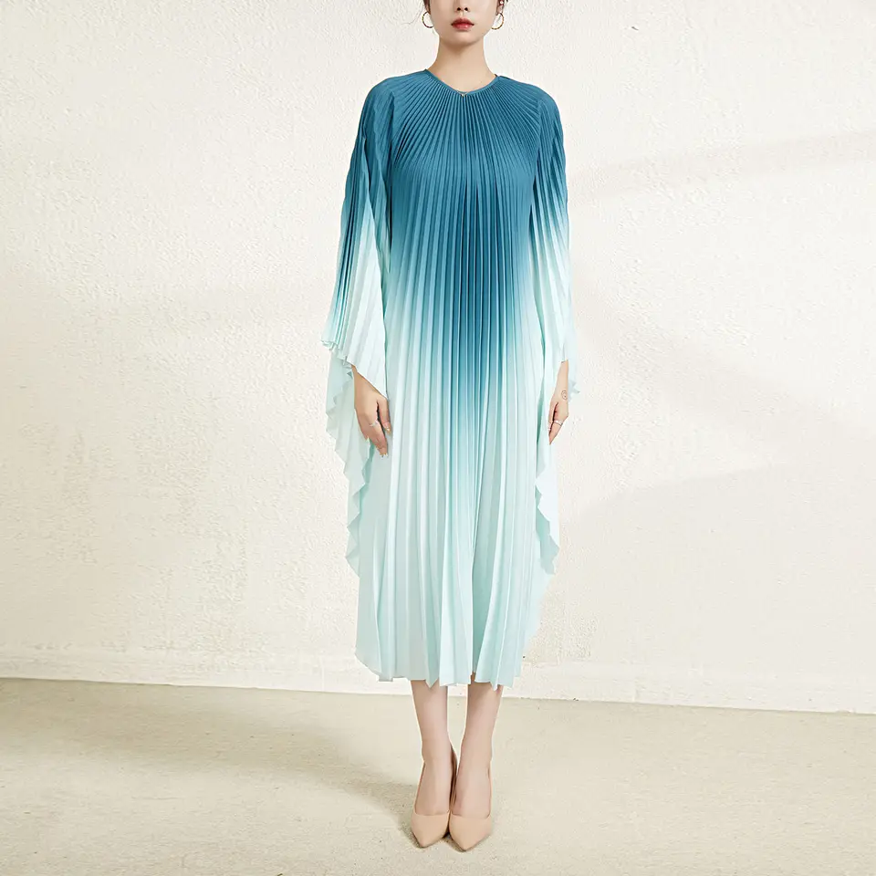 มีสีเขียวขุ่น