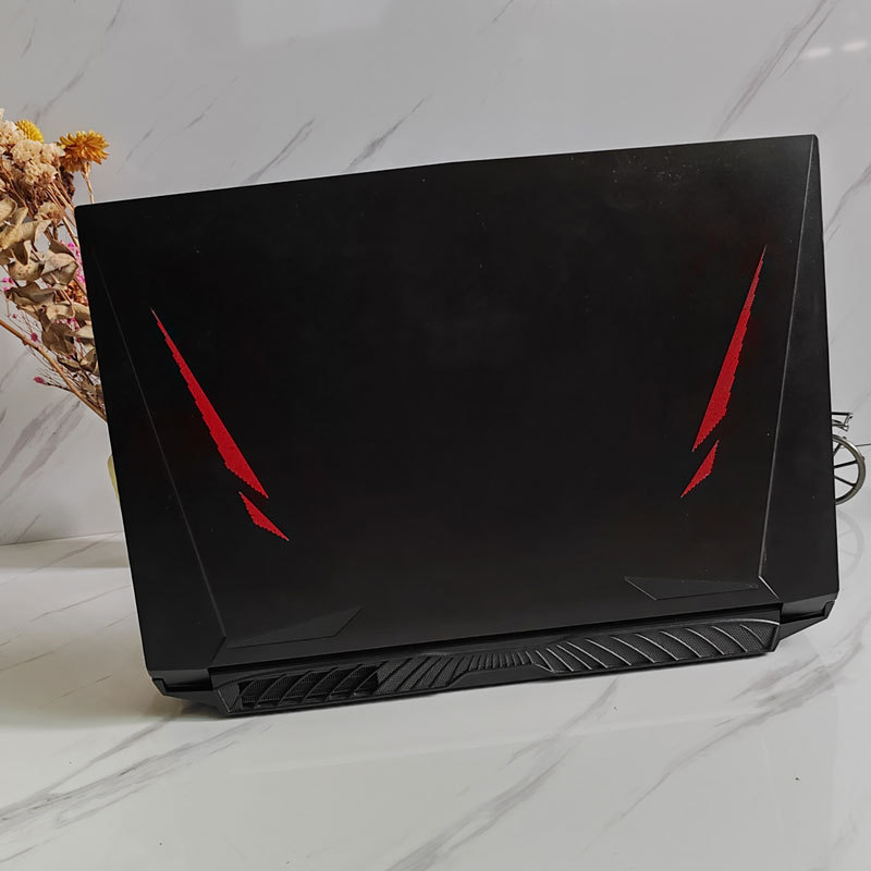 Used 90% new i5-11400 desktop processor, 8GB RAM, 512GB SSD, RTX 3060 dedicated graphics card, 16-inch screen.