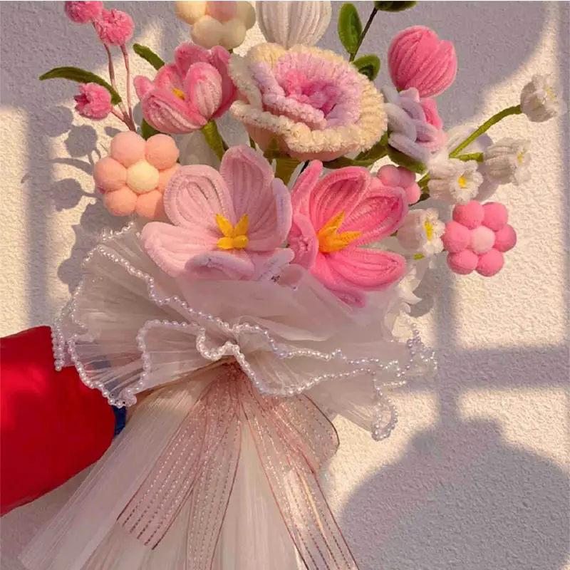 Ramo hecho a mano bolsa de material DIY/raíz de lana terminada palo torcido terciopelo sosteniendo flor como regalo de San Valentín del Día de la madre