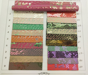 Colores Shimmer serpiente piel de pitón 0,9mm en relieve sintético Artificial metálico PU tela de cuero para bolsos hacer billetera
