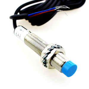 Sensor capacitivo de proximidad M12 con transductor de conmutación de salida NPN, 1 unidad