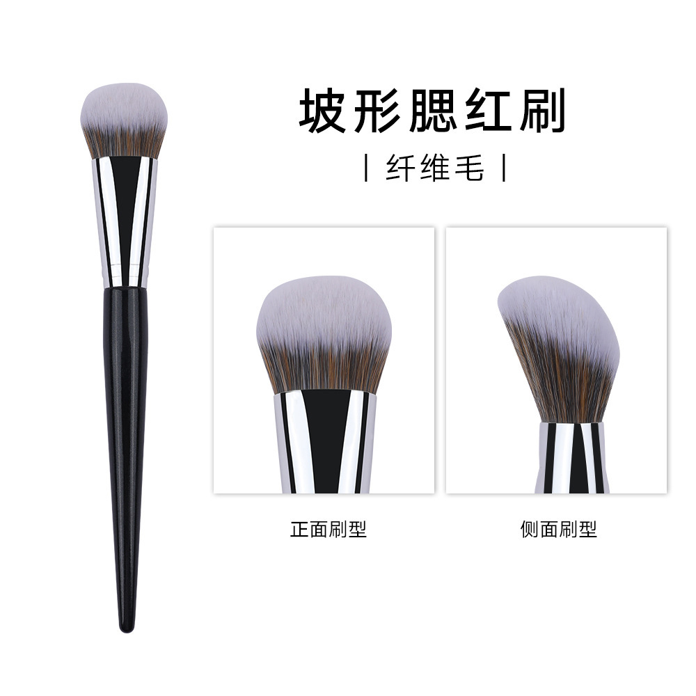 Pinceau blush incliné