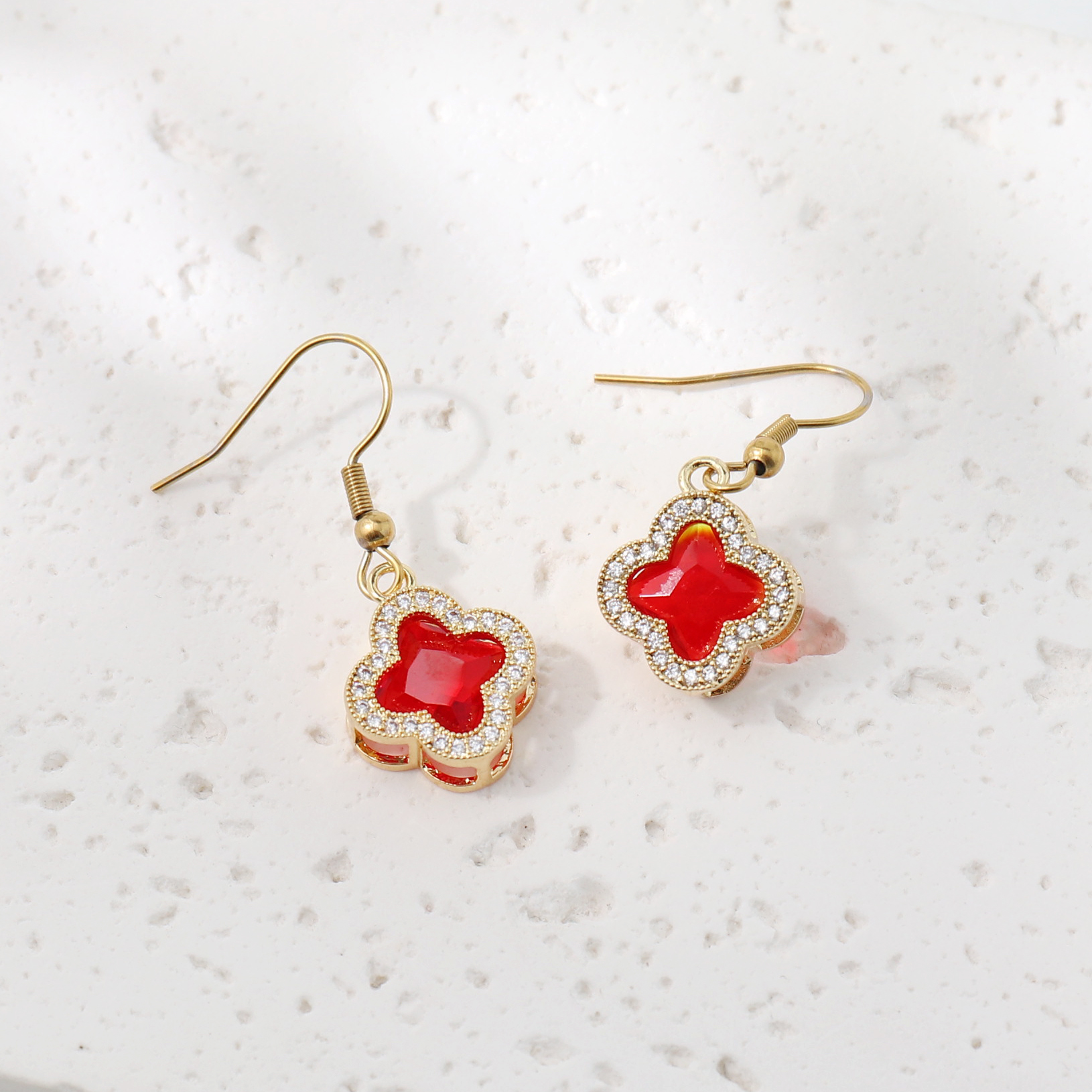Boucle d'oreille rouge
