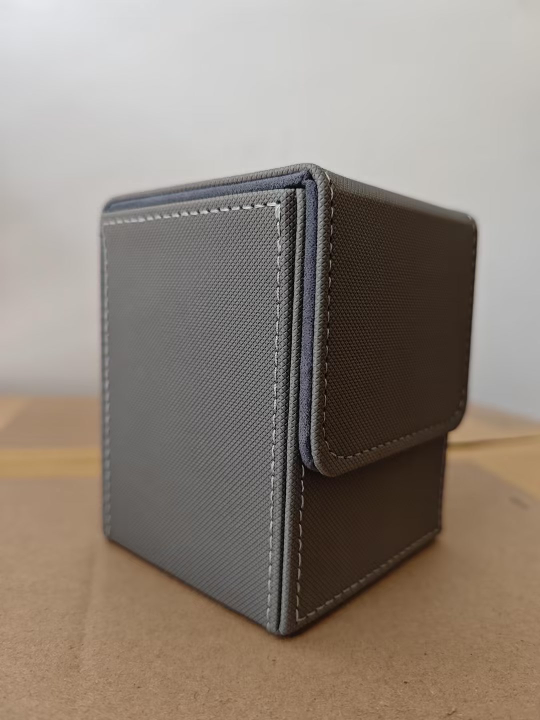 Gray vertical style 100
