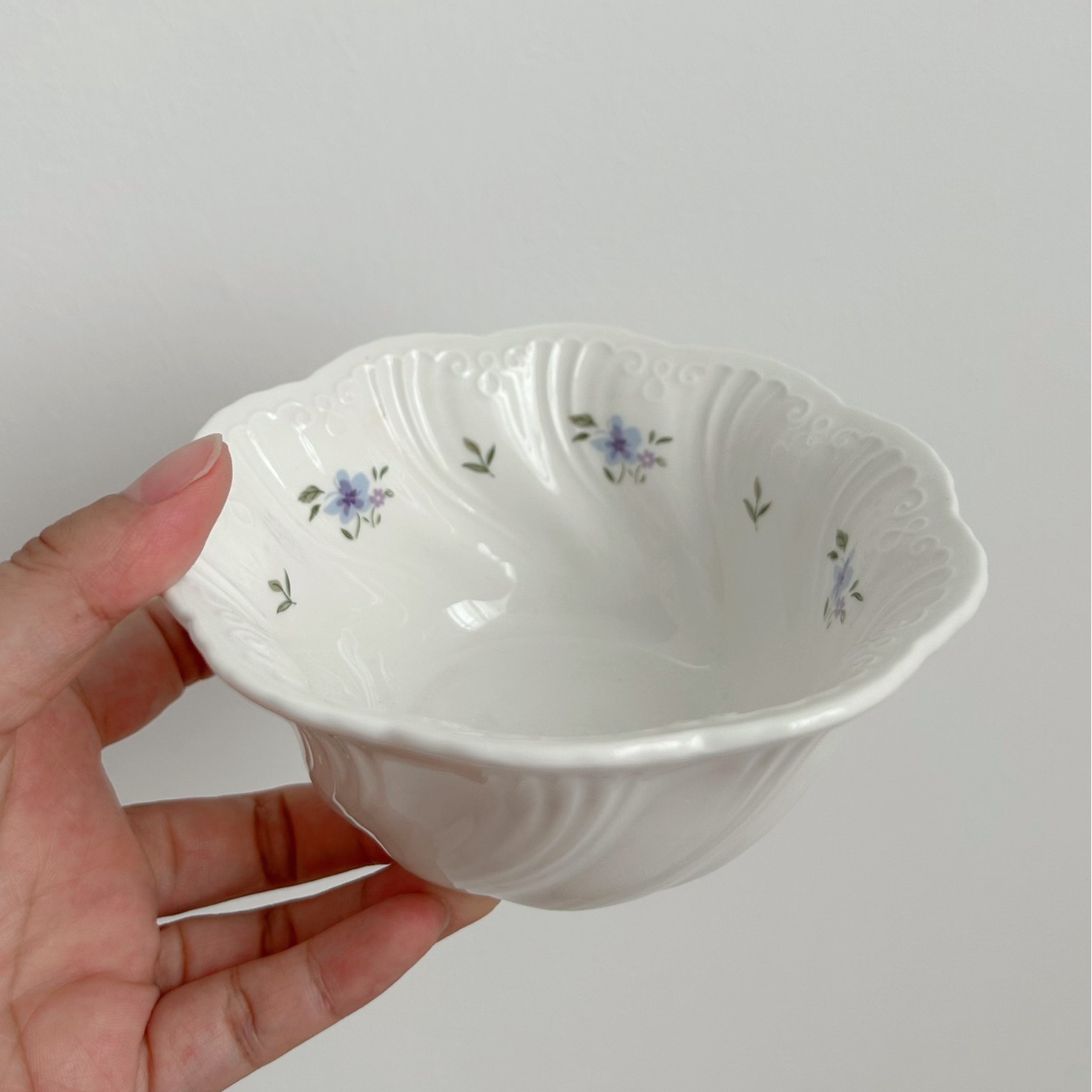 Bol à petites fleurs rétro bleu violet de 5 pouces, boîte de 80 pièces