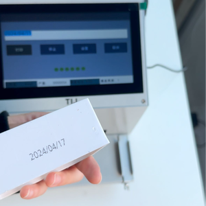 Automatische statische Desktop-TIJ-Markierung maschine für Barcode-Chargen nummer auf Flaschen