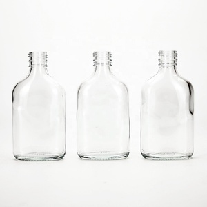 Vista Màu Xanh Lá Cây Rõ Ràng Hổ Phách 200Ml 375Ml 750Ml 1000Ml Trong Suốt Flask Chai Thủy Tinh Cổ Điển Phẳng Chai Với Vít Nắp - Product Image 4