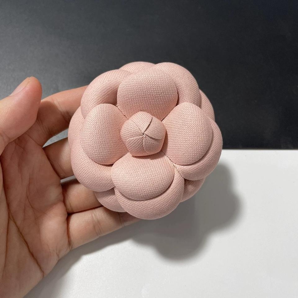 High-End Nibu Shaped Camellia Brooch 6.8cm Diameter Corsage Ornament Small Fragrant Flower Design Coarse Lace for Garment Use