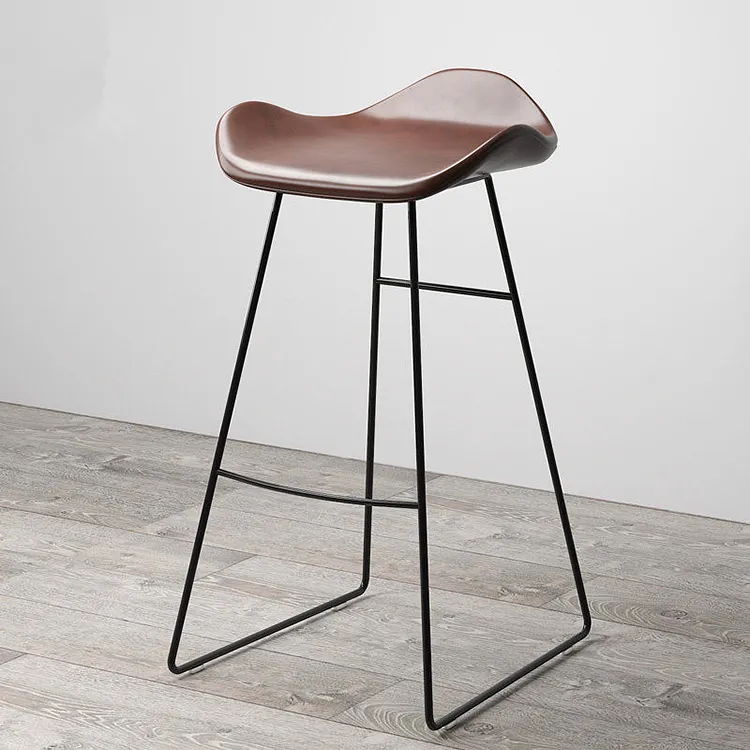 Taburete minimalista para bar, silla de lujo ligera de metal con asiento de cuero, creativa, para casa, restaurante
