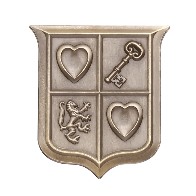 Juego de aventuras escudo esmalte pines Retro clave corazón recoger broches solapa insignia mochila ropa joyería Pin regalo para el juego