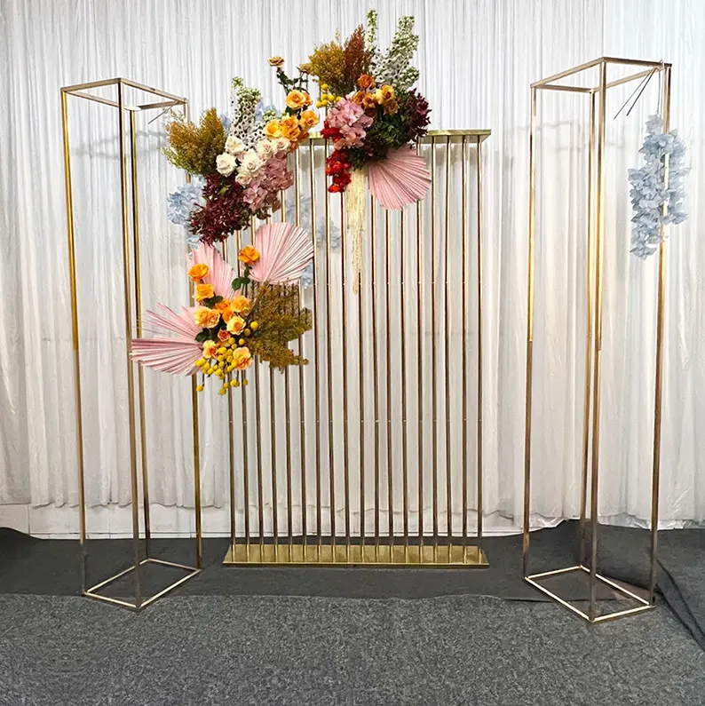 Nuevos accesorios de boda de alta calidad, caja dorada, estante de hierro forjado, estante de flores cuboide, diseño de decoración de pantalla, arco de carretera geométrico