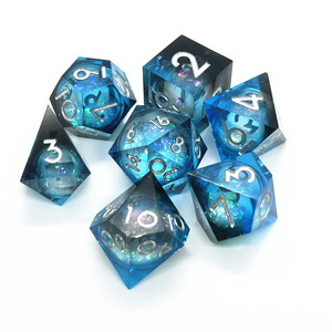 シャープEdger Resin DNDダイスブルーとブラックグラデーションカラーロールプレイングゲームDice DND D4-D20リキッドコアダイスセット透明 - Product Image 1
