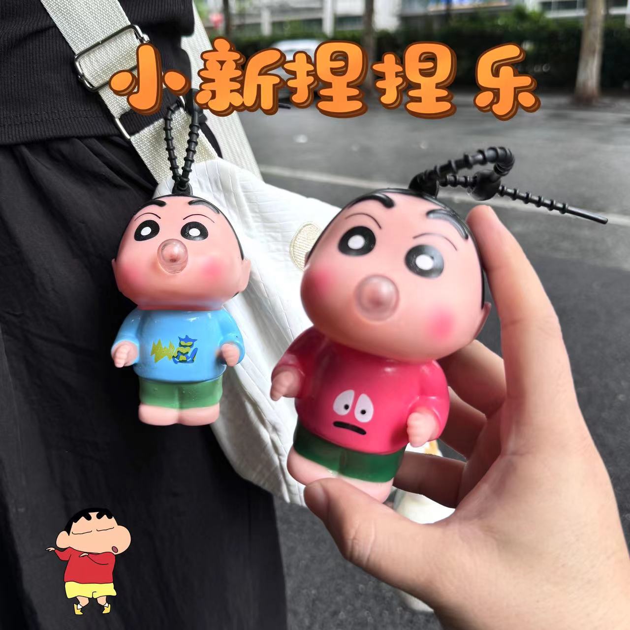Xiaoxin blows a 10cm red bubble