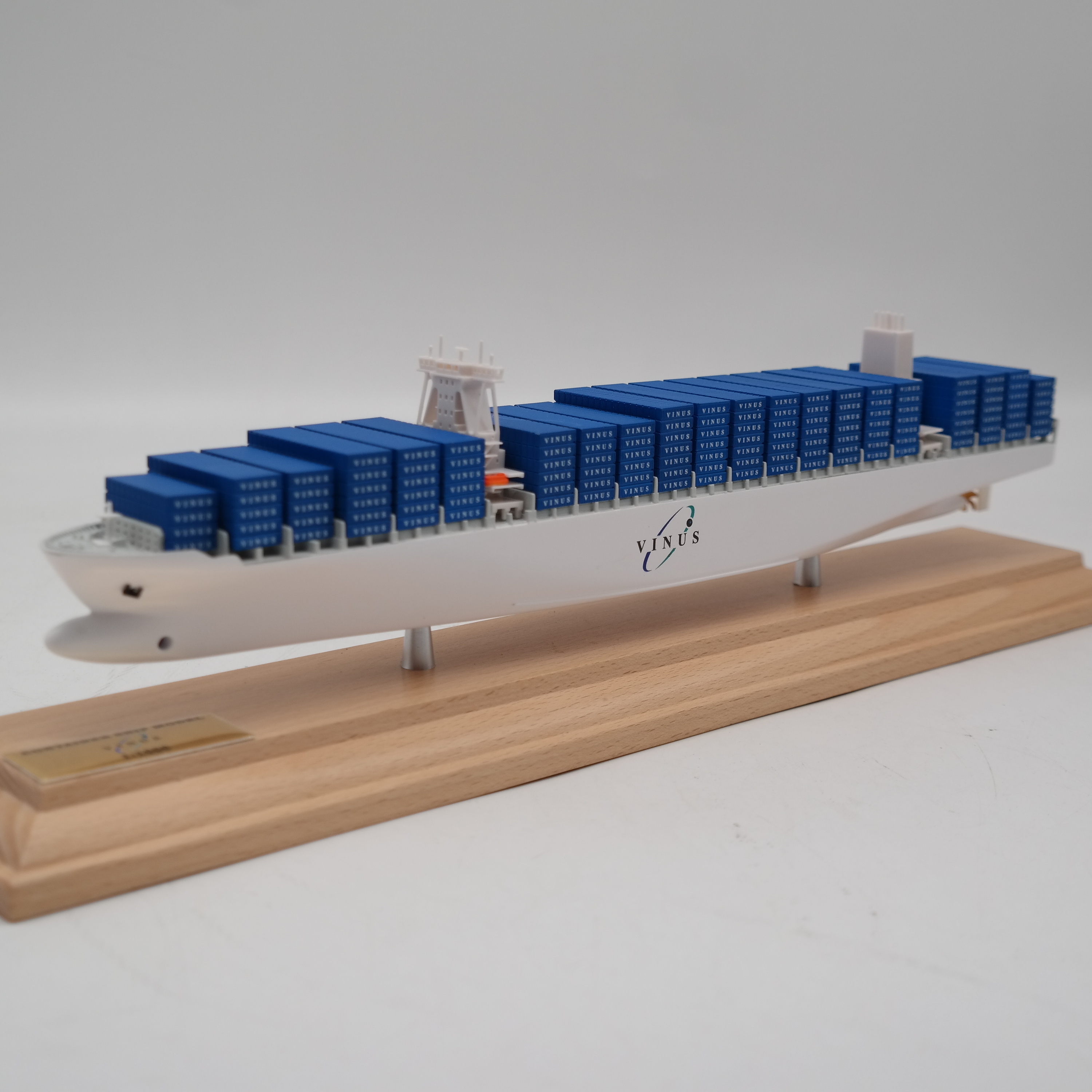 Modello di nave portacontainer VINUS da 35 cm