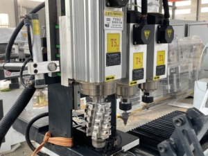 Nuevo producto Maquinaria de torneado de madera Máquina de torno de madera CNC con sistema de carga automática