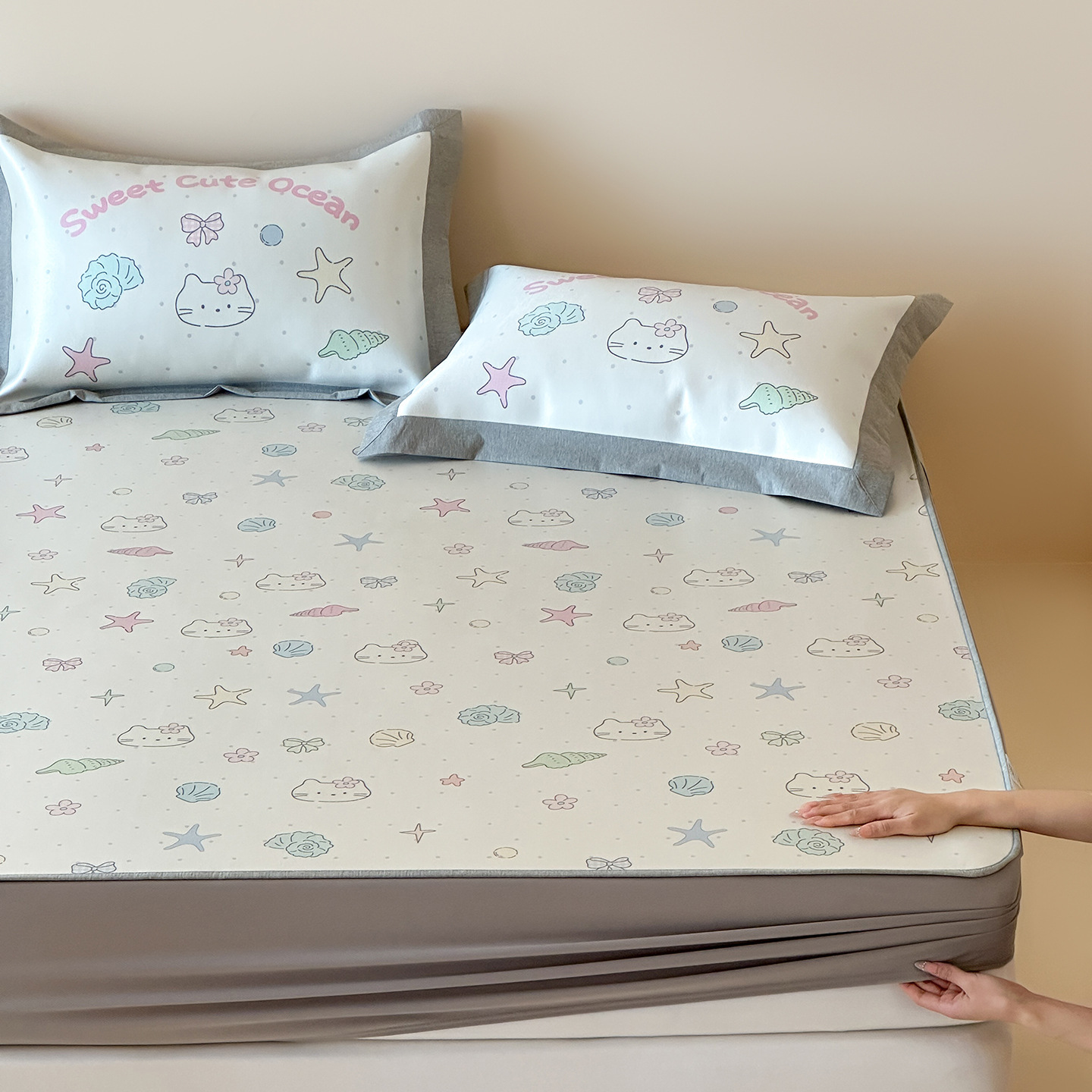 Fitted Sheet with Stardust and Cat