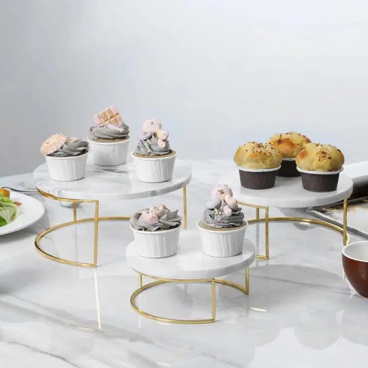 2023 fantaisie en laiton debout présentoir Dessert Table 3 niveaux plateau de service ensemble rond marbre gâteau support pour gâteaux de mariage