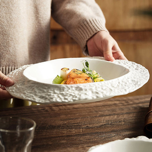 Unico ed elegante nuovo design nido semplice bianco goffrato forma irregolare ceramica Fine torta in porcellana personalizzata che serve ciotola per zuppa - Product Image 6