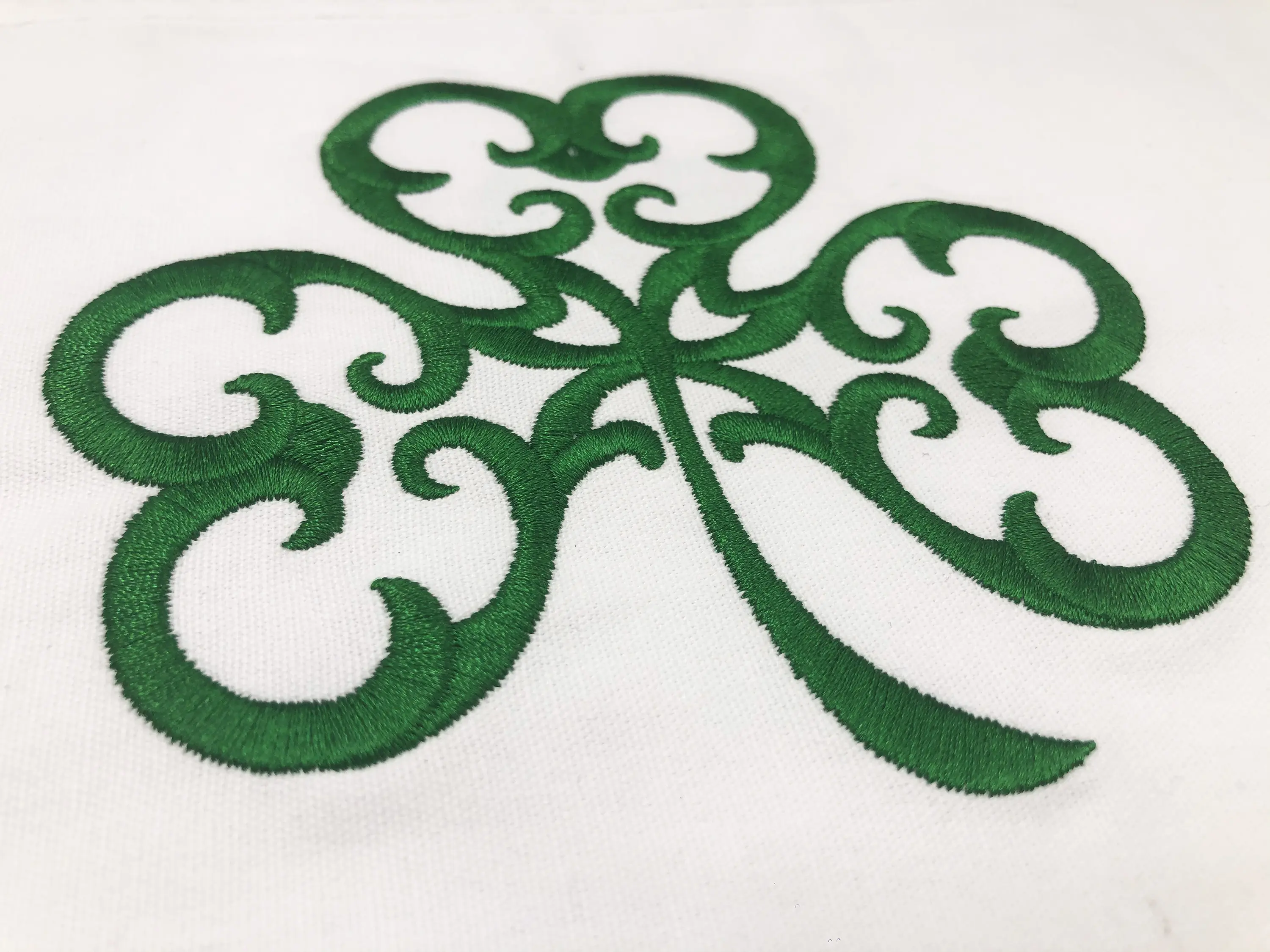カスタマイズされたナイロンポリエステル綿ゴルフピン旗ゴルフホール旗印刷された刺繍ロゴ