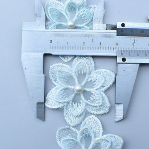 奢华白色欧根纱薄纱蕾丝面料3D珠子花朵刺绣丝带装饰边缘<span class=keywords><strong>DIY</strong></span>缝制领口服装服装装饰