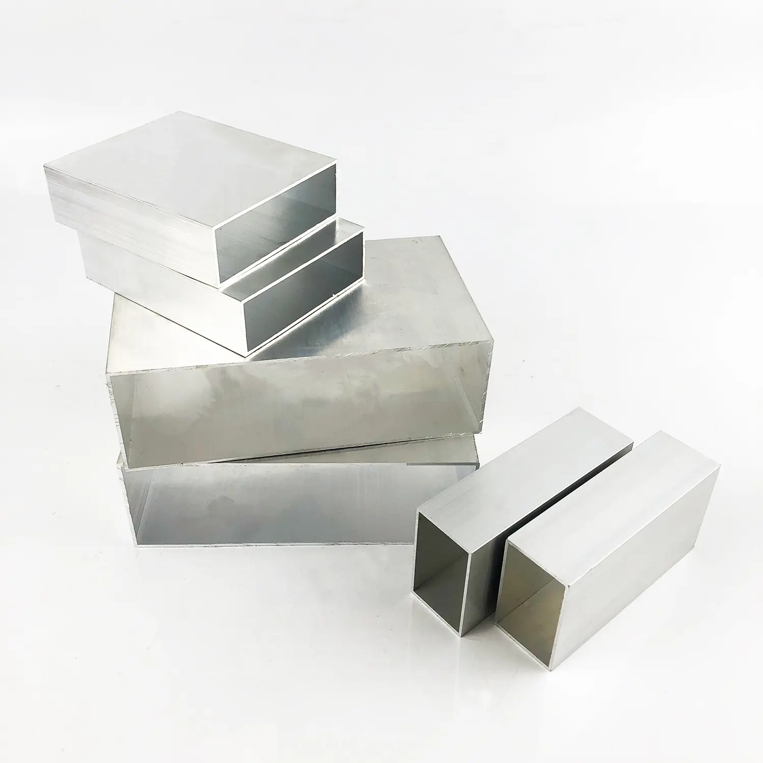 Caixa de alumínio para fábrica de equipamentos de liga de alumínio, equipamento de fábrica para processamento de solda e corte em forma de T, equipamento de proteção contra poeira