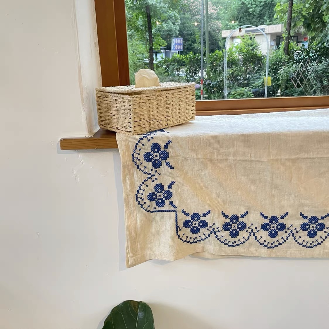 2022 Embroidered Tablecloth Korean Rectangle White Hand-crocheted Ribbon Embroidered Tablecloth Korean Vintage Coffee