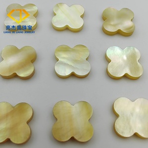 Fabrika toptan klasik dört yapraklı yonca şekli doğal kabuk disk sarı altın rengi anne inci kabuk - Product Image 1