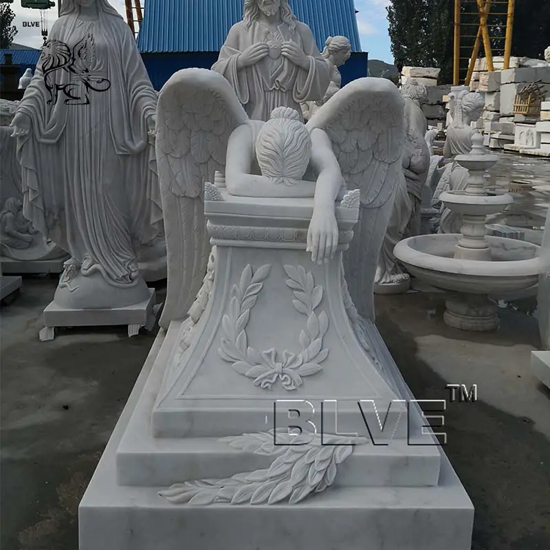 Decorazione esterna cattolica a grandezza naturale pietra marmo bianco inginocchiato angelo lapide statue scultura greca MSJ-18